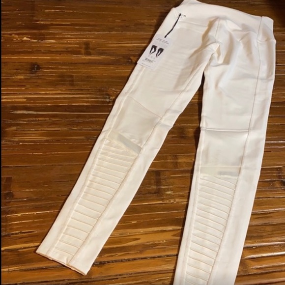 ALO Yoga Pants - Alo yoga moto pant